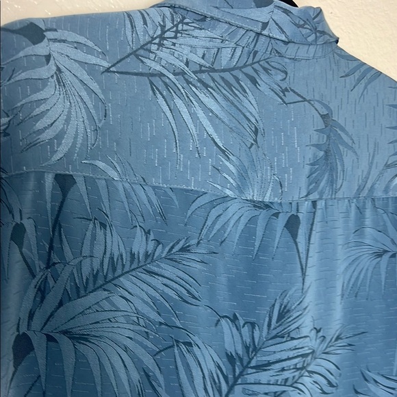 Blue Leaf Print Button-Up Shirt - Picture 14 of 14